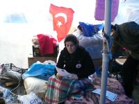 TEKGIDA-�ޠSEND�KASI�>�FOTO GALER� >�Eylemler > TEKEL ����LER� OTURMA EYLEM�NDEN G�R�NT�LER 23-24/01/2010