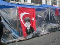 TEKGIDA-�ޠSEND�KASI�>�FOTO GALER� >�Eylemler > TEKEL ����LER� OTURMA EYLEM�NDEN G�R�NT�LER 23-24/01/2010