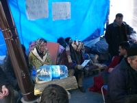 TEKGIDA-�ޠSEND�KASI�>�FOTO GALER� >�Eylemler > TEKEL ����LER� OTURMA EYLEM�NDEN G�R�NT�LER 23-24/01/2010