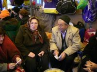 TEKGIDA-�ޠSEND�KASI�>�FOTO GALER� >�Eylemler > TEKEL ����LER� OTURMA EYLEM�NDEN G�R�NT�LER 23-24/01/2010