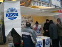 TEKGIDA-�ޠSEND�KASI�>�FOTO GALER� >�Eylemler > TEKEL ����LER� OTURMA EYLEM�NDEN G�R�NT�LER 23-24/01/2010