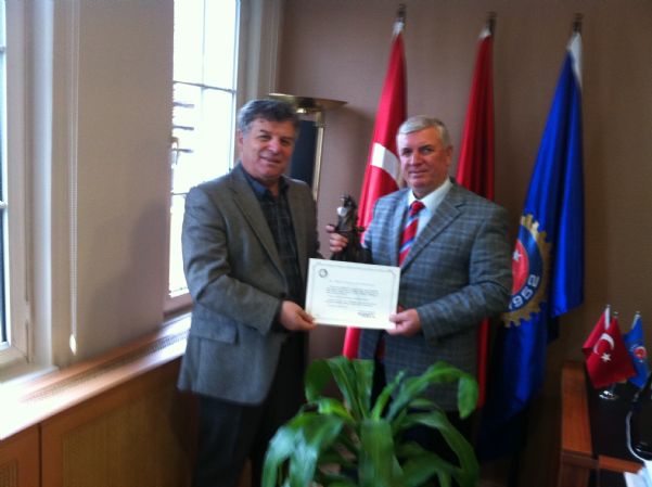 TEKGIDA-İŞ’TEN ANIT HEYKEL