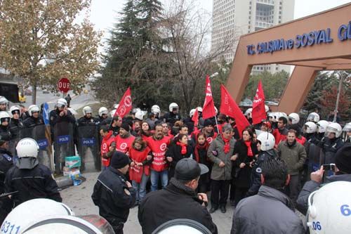 ASGARİ ÜCRETTE 42 TL LİK ARTIŞ