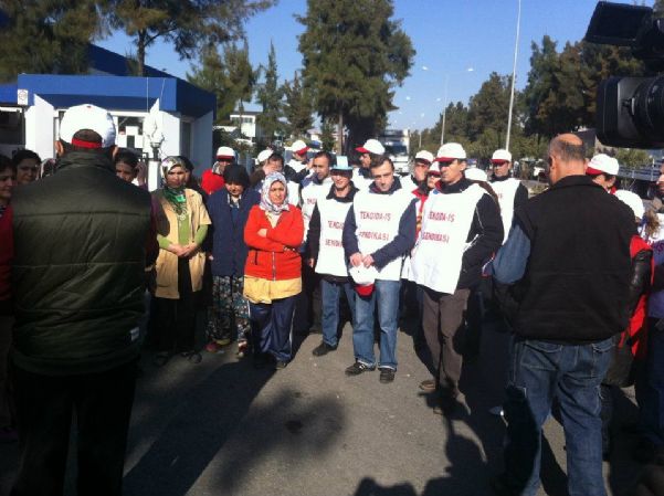 İZMİR’DE 54 İŞÇİ İŞTEN ATILDI