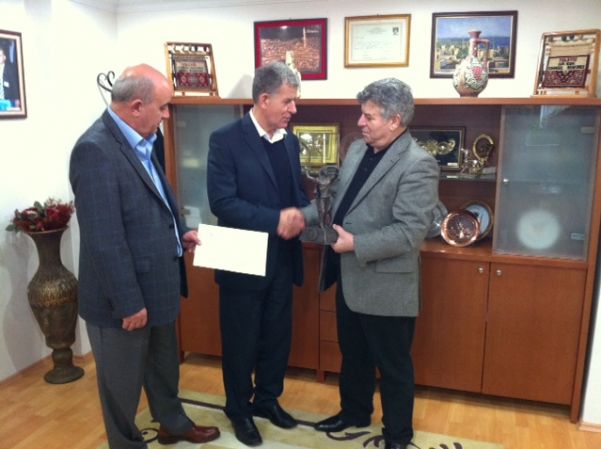 GENEL BAŞKANIMIZ, KENAN ÖZTÜRK VE CEMAİL BAKINDI’YA ANIT HEYKEL VERDİ