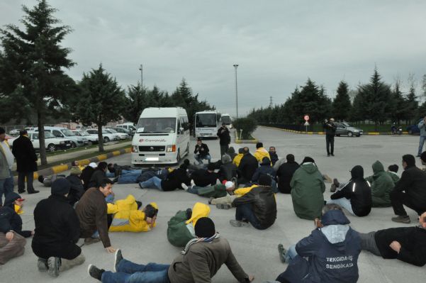Bat işyerinden atılan 120 arkadaşın eylem görüntüleri.  13.04.2011