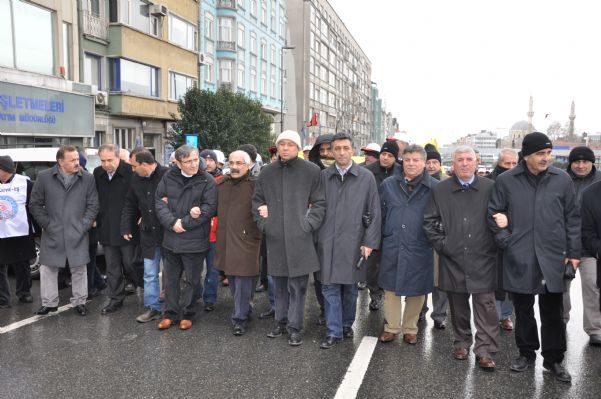 BELEDİYE-İŞ’E YÖNELİK BASKILAR PROTESTO EDİLDİ!