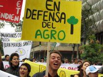 KOLOMBİYALI İŞÇİLER NEOLİBERAL POLİTİKALARA KARŞI AYAKTA!