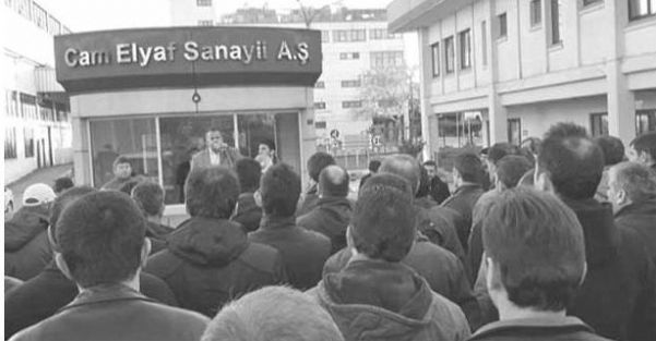 İŞTEN ATILAN ARKADAŞLARINA TOPLUCA SAHİP ÇIKTILAR