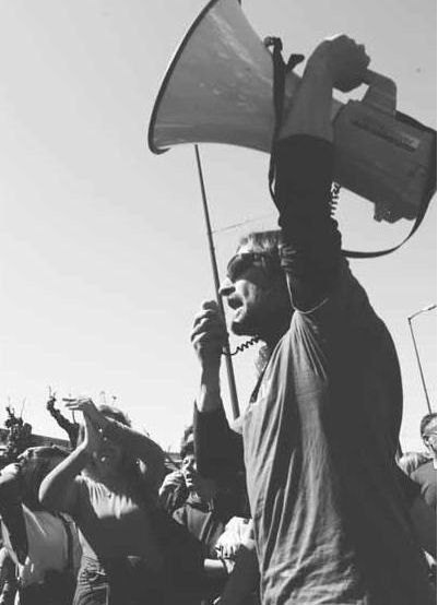 KOMŞU’DA GREV BAŞLADI