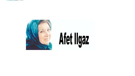 PAPANIN KANATLARI ALTINDA