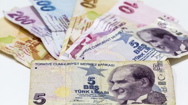 GEÇİNEBİLMEK İÇİN İKİ KİŞİ ÇALIŞIYORUZ