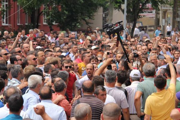 CAM PATRONU DALGA GEÇİYOR