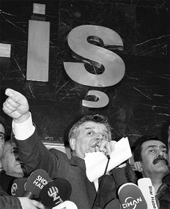 TÜRK-İŞ DELEGELERİ VE İŞÇİLERE SESLENİYORUZ