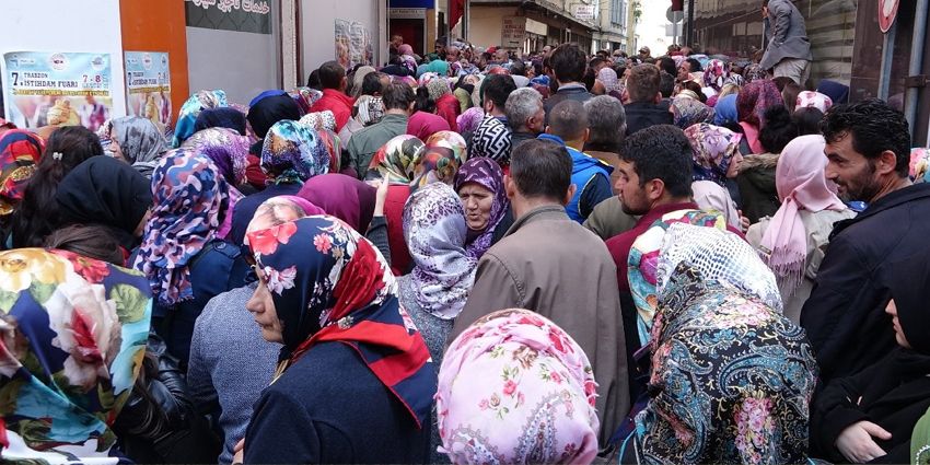 İŞSİZ YURTTAŞLAR KUYRUĞA GİRDİ
