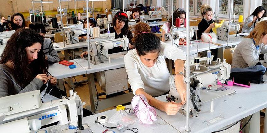 KADININ EĞİTİM SEVİYESİ YÜKSELDİKÇE İSTİHDAMDAKİ YERİ ARTIYOR