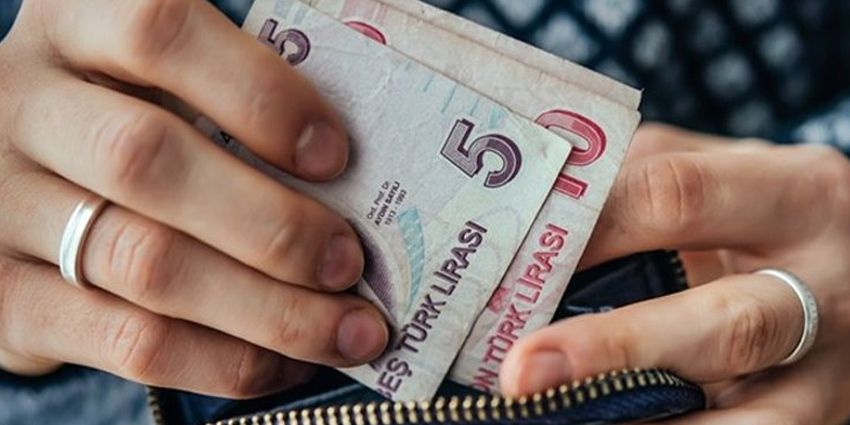 EMEKÇİ ZORDA: ÜCRETLER DOLARLA ERİDİ