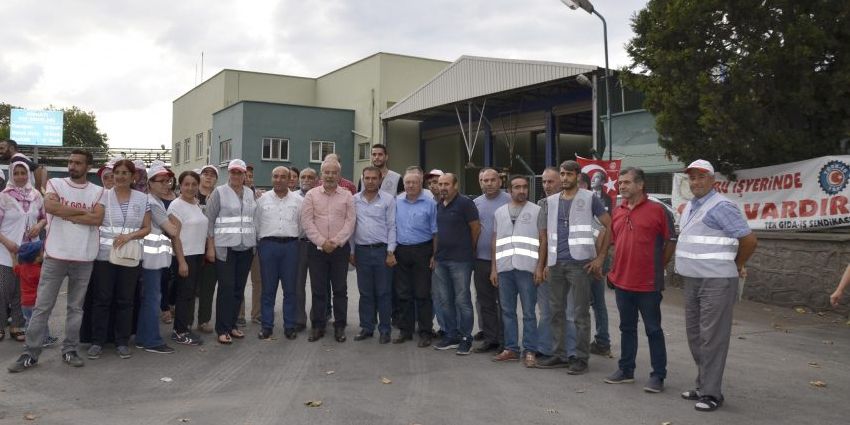 MMO’DAN GREVDEKİ AROMA İŞÇİLERİNE DESTEK ZİYARETİ