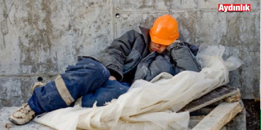 İŞYERİNDE UYUDUĞU İÇİN İŞTEN ÇIKARILAN İŞÇİYE TAZMİNAT MÜJDESİ