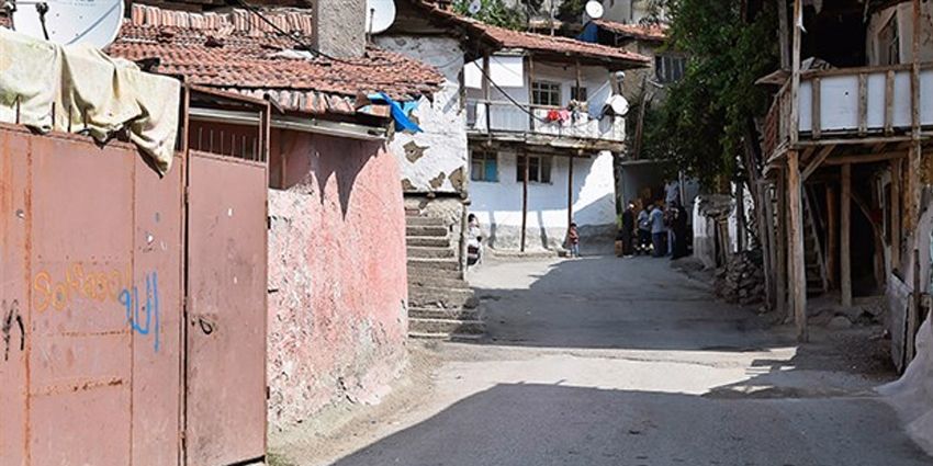 493 BİN EVİN DOĞALGAZI 580 BİN EVİN SUYU KESİLDİ