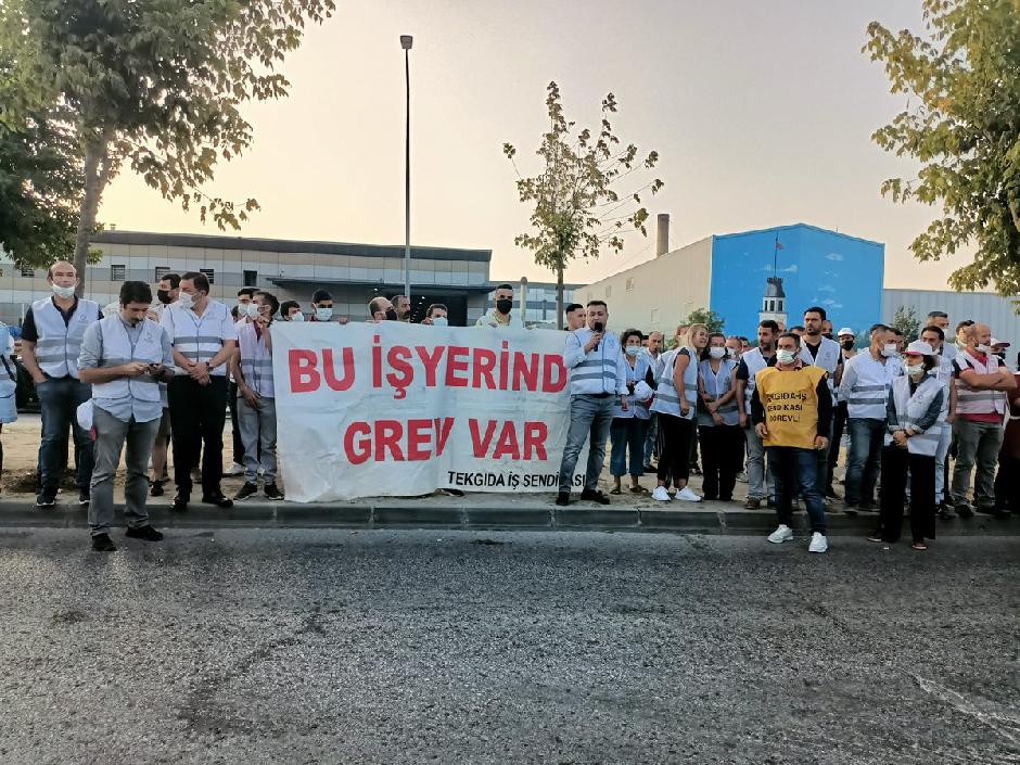 İŞVEREN ADKOTURK’TEKİ GREVİ KIRMAYA ÇALIŞTI